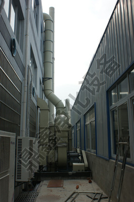 工業廢氣凈化系統解決方案 玻璃鋼酸霧凈化塔與生物除臭箱的綜合應用